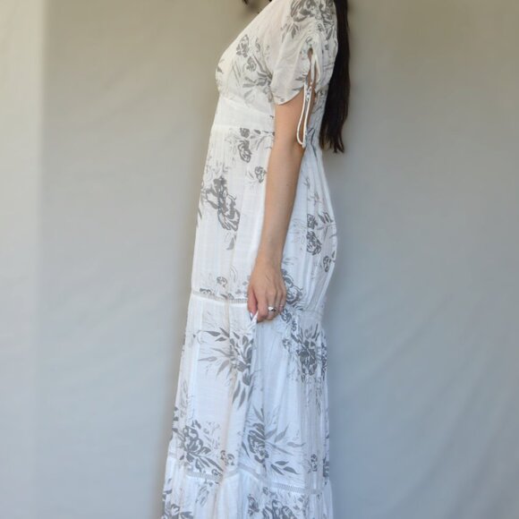 Summer gray and white dress by Aladore. - Picture 2 of 8